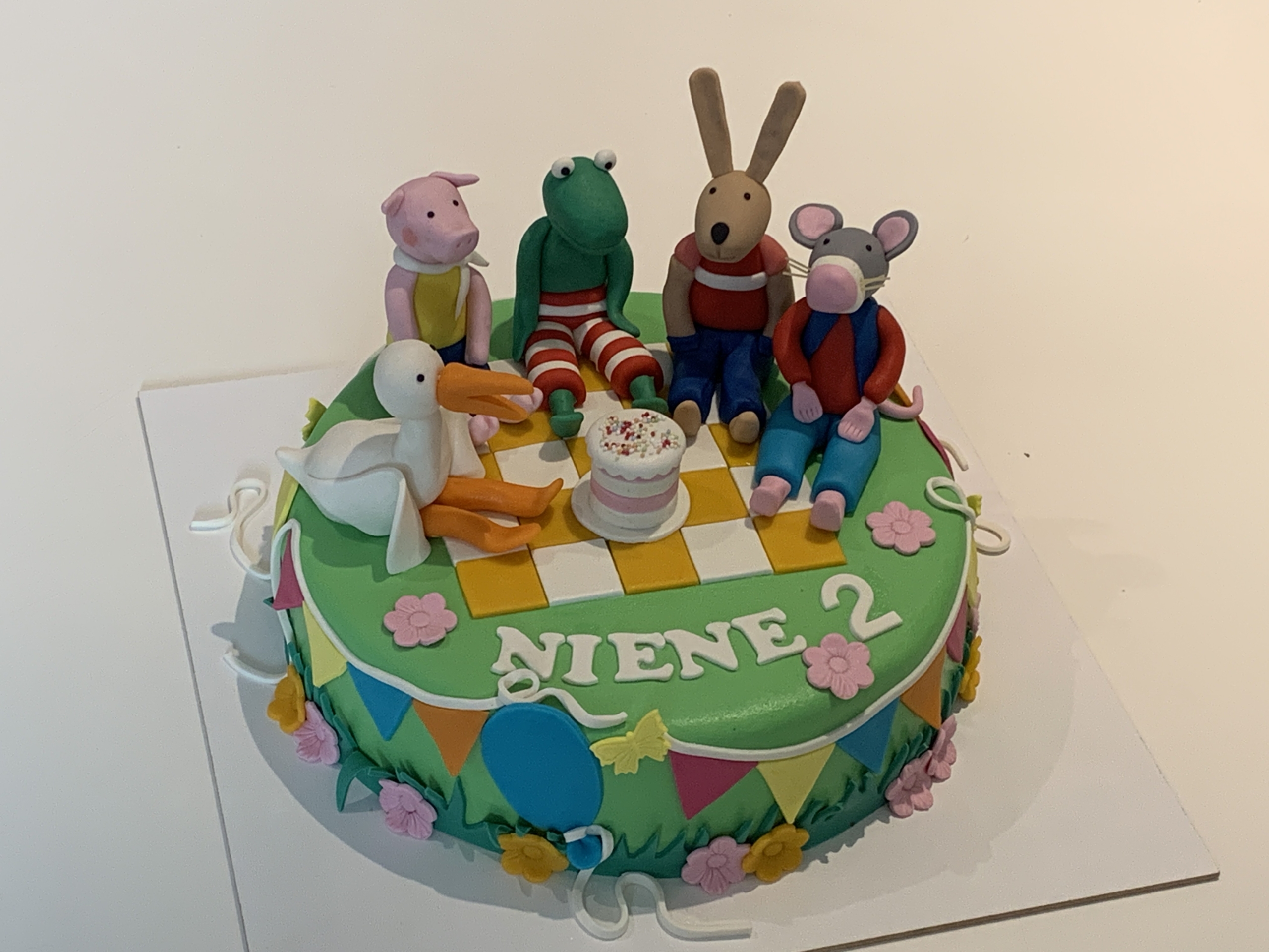 Kikker en vriendjes taart NIENE - Het Taartenhuis