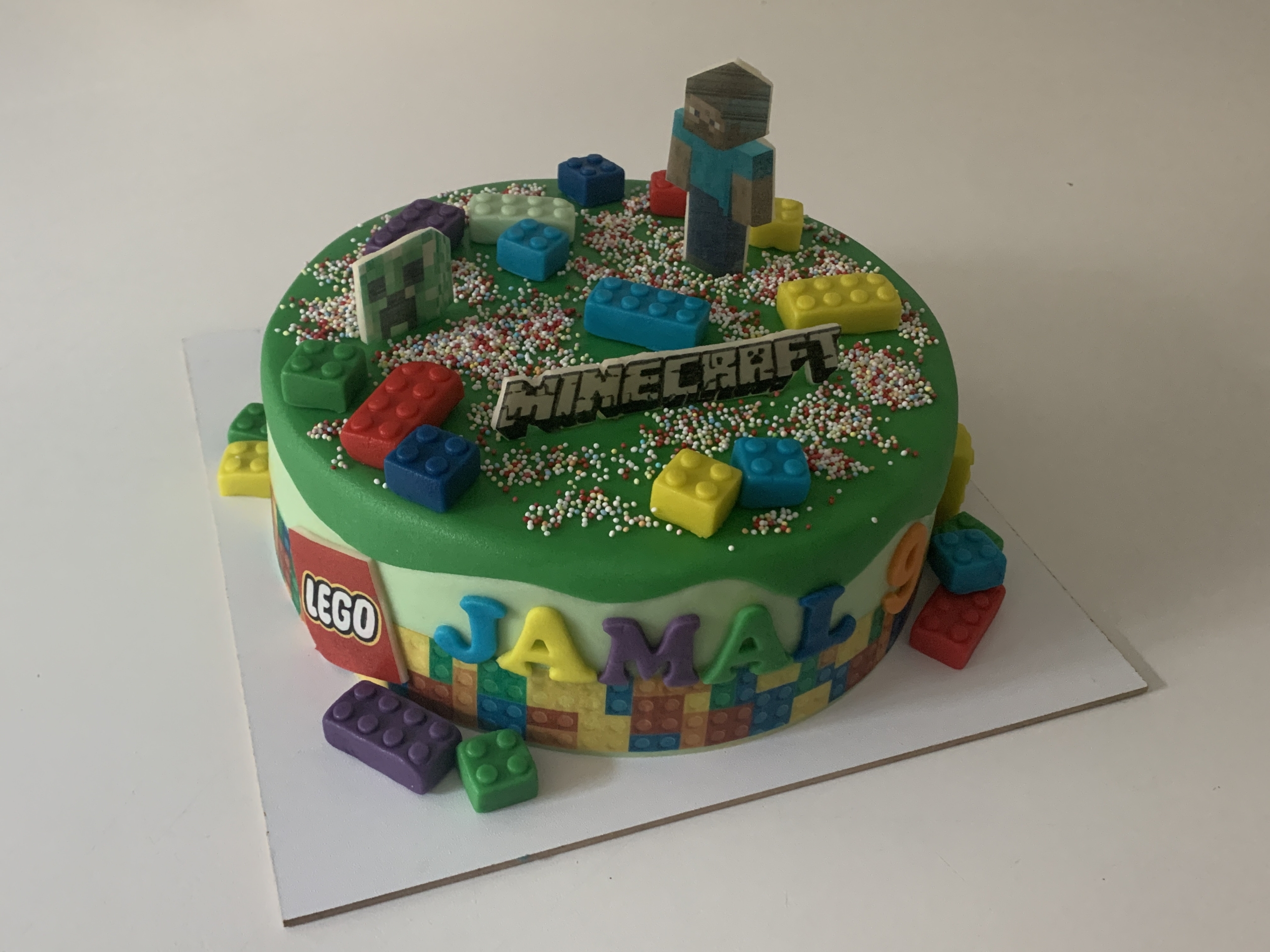 Benodigdheden Ithaca Savant Minecraft Lego taart JAMAL - Het Taartenhuis