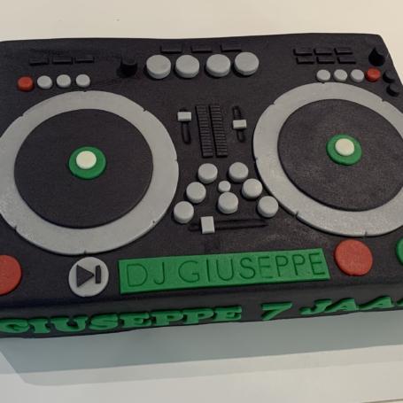 DJ draaitafel taart GIUSEPPE