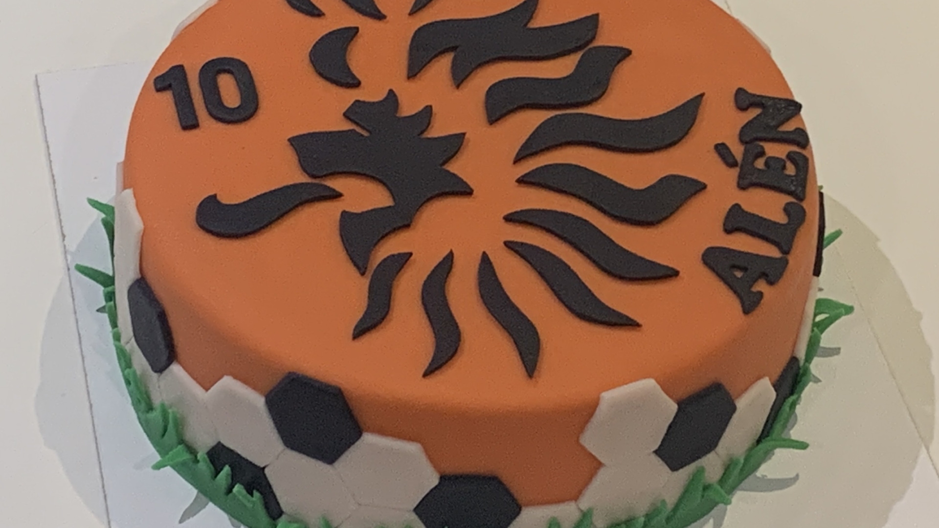 Oranje voetbal logo taart ALEN