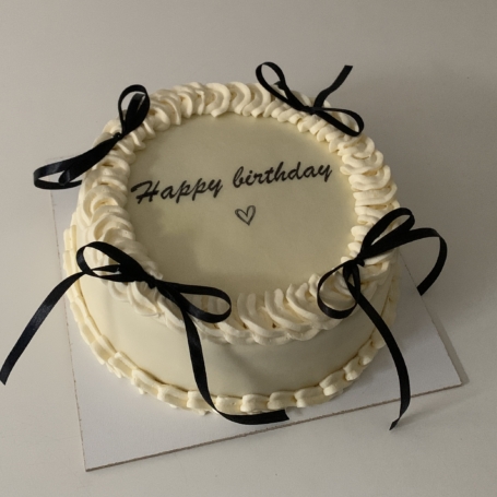 Happy birthday taart met strikjes