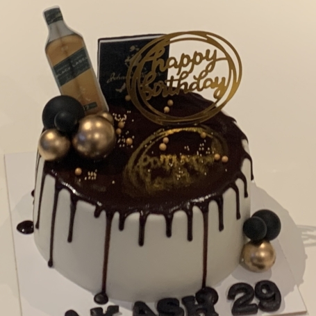 Black label drip taart