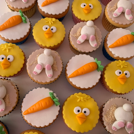 Cupcakes Pasen wortel, haasje en kuiken
