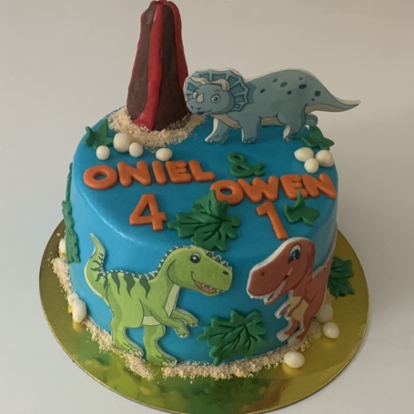 Dinosaurus taart ONIEL en OWEN